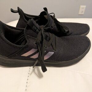 EUC Women's Adidas Cloudfoam tennnis shoes - size 10